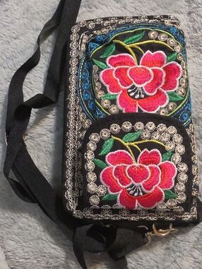 CELL PHONE/WALLET/GLASSES, ETC., BEAUTIFULLY EMBROIDERED 5" X 8" NWOT